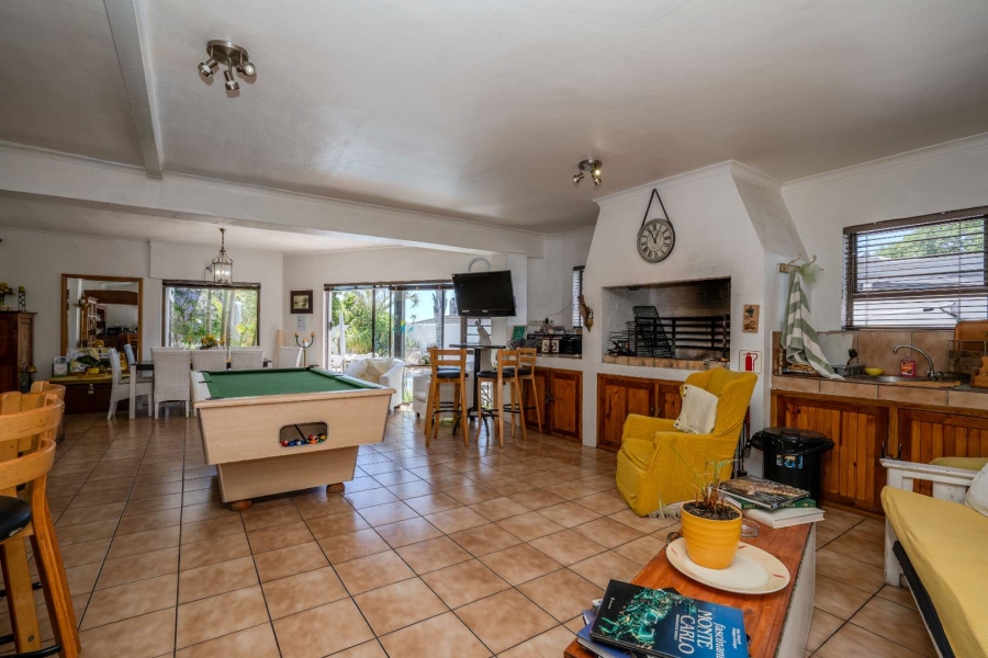 8 Bedroom Property for Sale in Country Club Western Cape